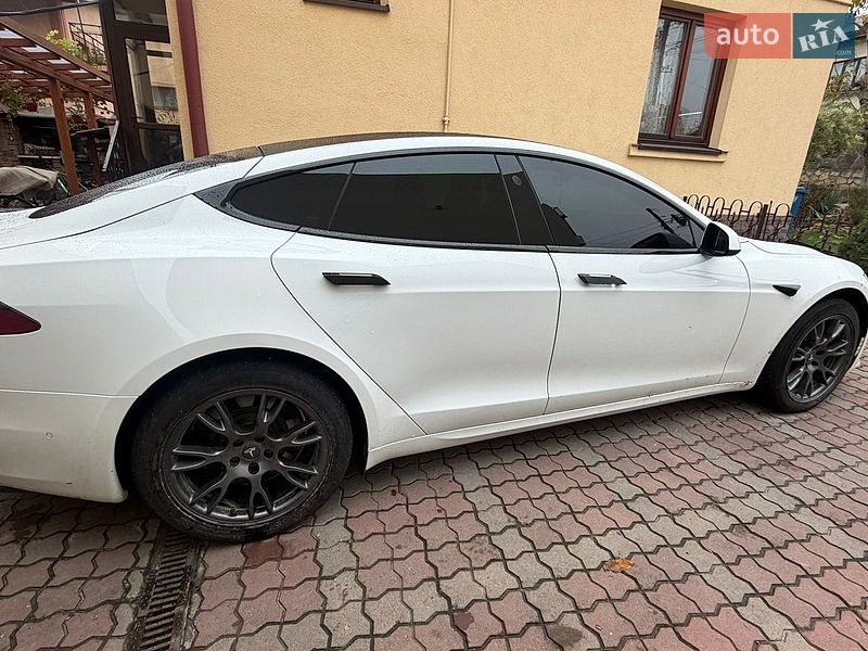 Ліфтбек Tesla Model S 2021 в Львові