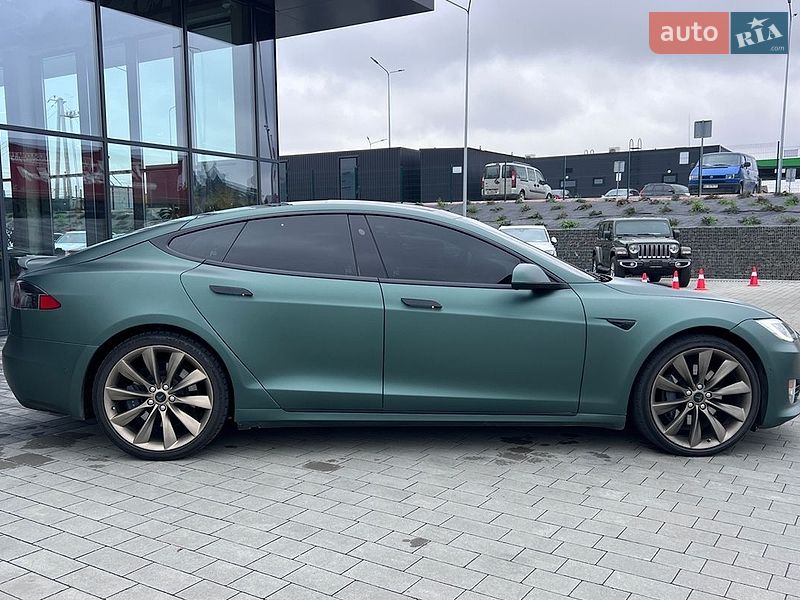 Ліфтбек Tesla Model S 2018 в Львові