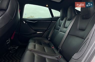 Ліфтбек Tesla Model S 2018 в Львові