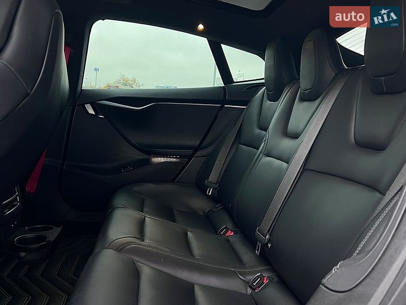 Ліфтбек Tesla Model S 2018 в Львові