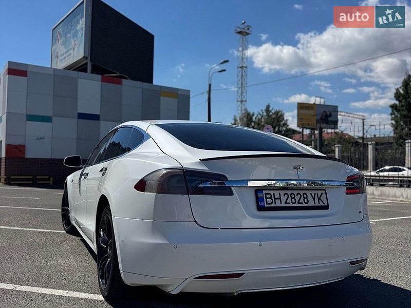 Ліфтбек Tesla Model S 2015 в Одесі
