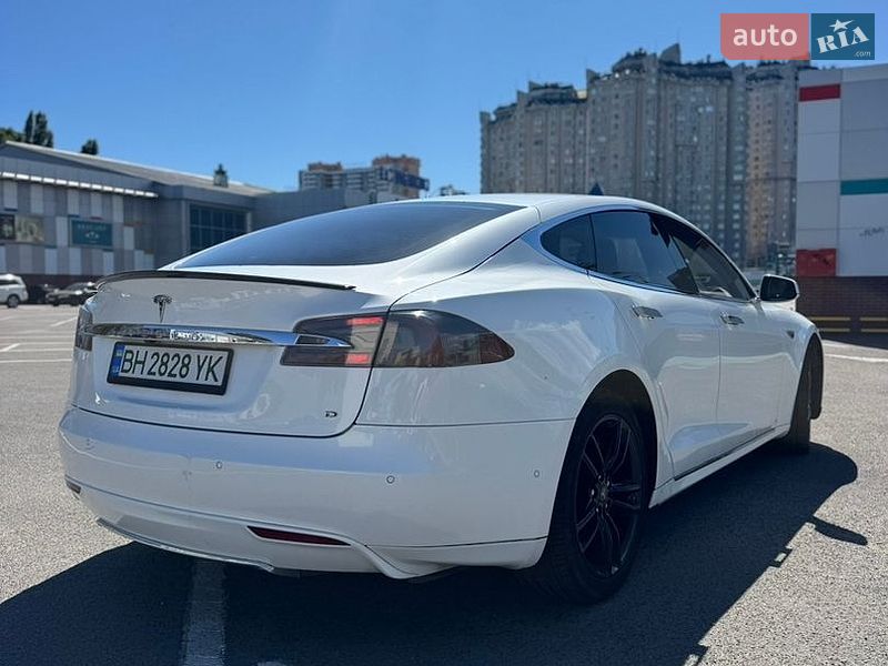 Ліфтбек Tesla Model S 2015 в Одесі