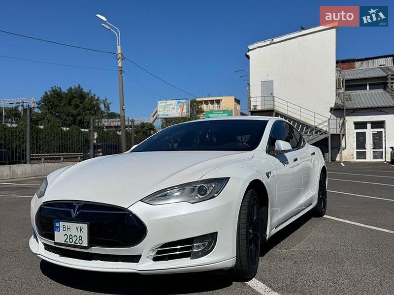Ліфтбек Tesla Model S 2015 в Одесі