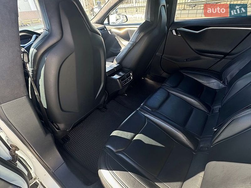 Ліфтбек Tesla Model S 2015 в Одесі