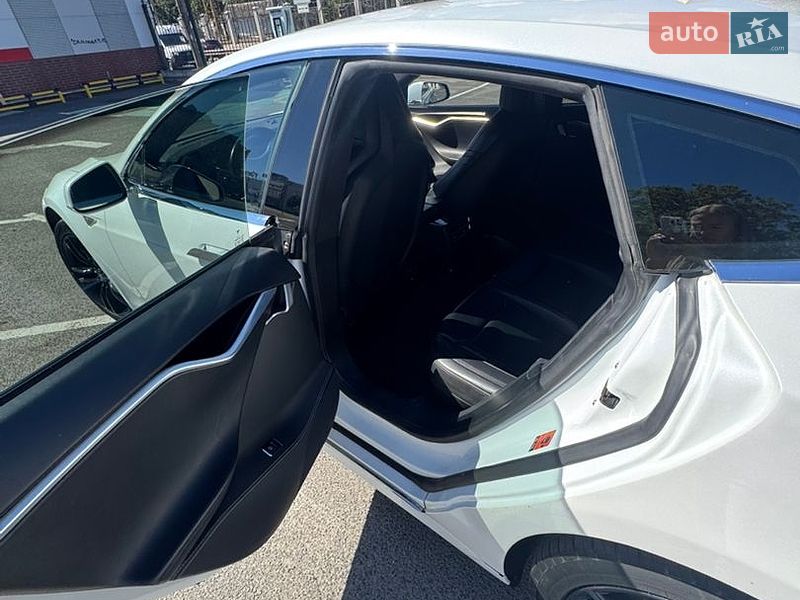Ліфтбек Tesla Model S 2015 в Одесі