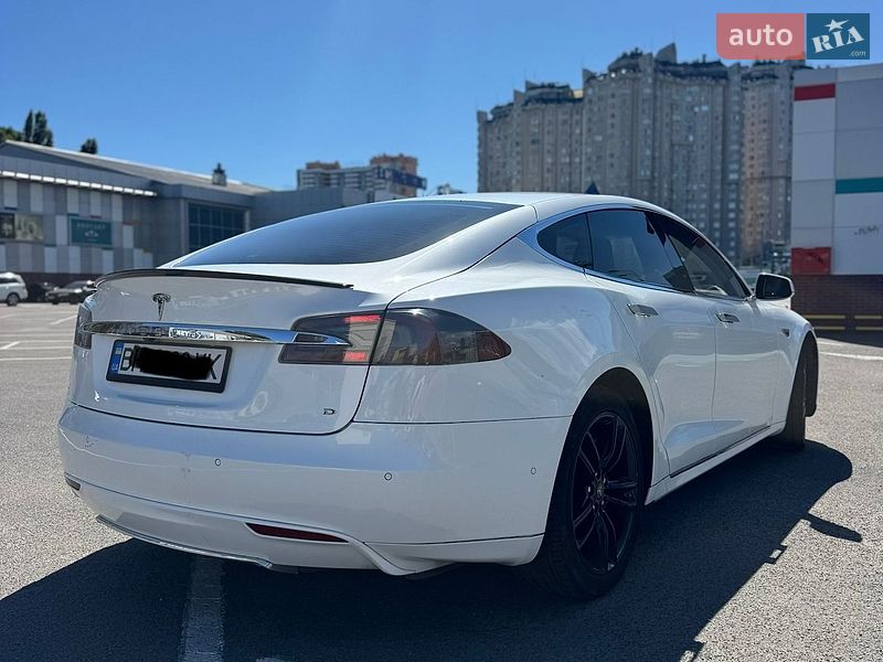 Ліфтбек Tesla Model S 2015 в Одесі