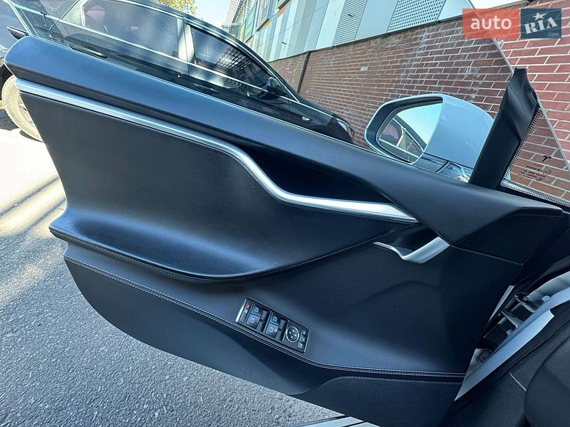 Ліфтбек Tesla Model S 2015 в Одесі