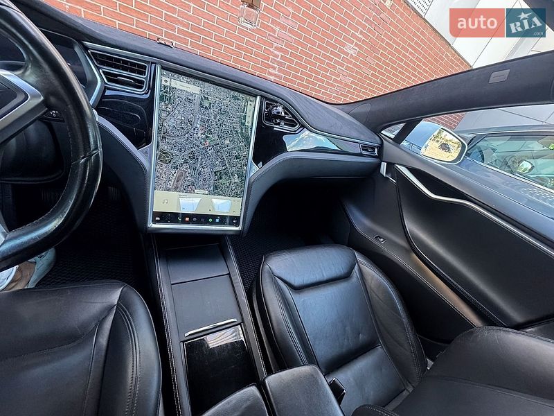 Ліфтбек Tesla Model S 2015 в Одесі