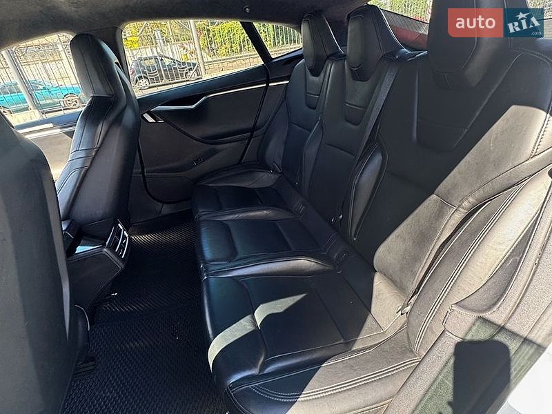Ліфтбек Tesla Model S 2015 в Одесі