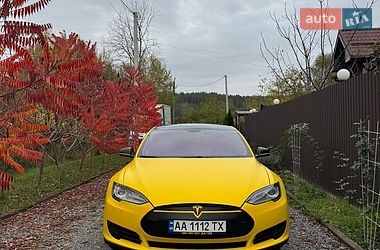 Лифтбек Tesla Model S 2014 в Киеве
