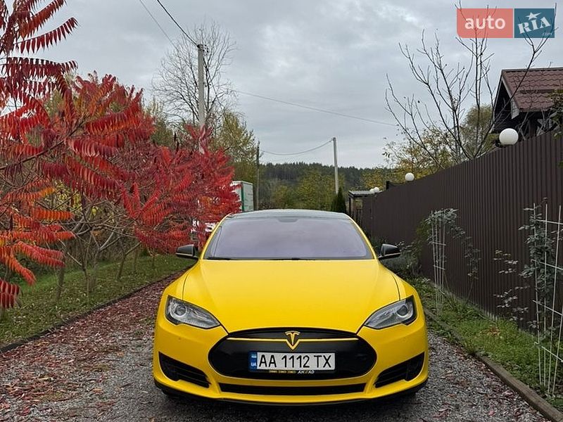 Tesla Model S 2014