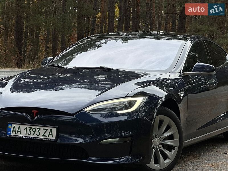 Лифтбек Tesla Model S 2014 в Вышгороде