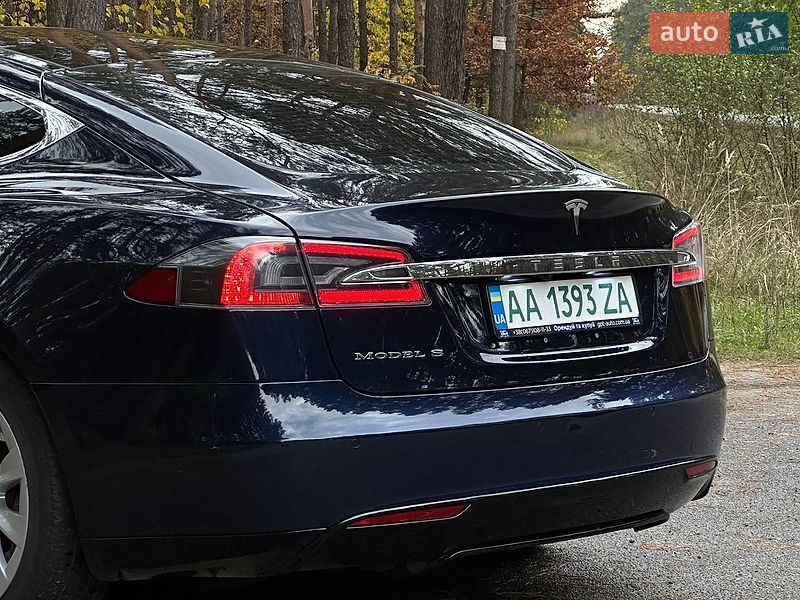 Лифтбек Tesla Model S 2014 в Вышгороде