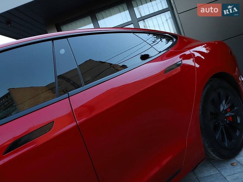 Ліфтбек Tesla Model S 2017 в Трускавці