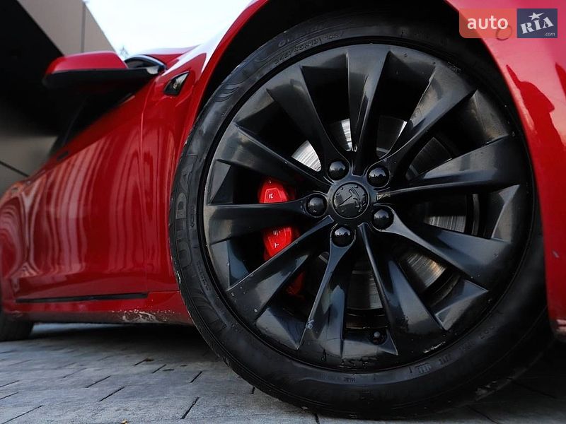 Ліфтбек Tesla Model S 2017 в Трускавці