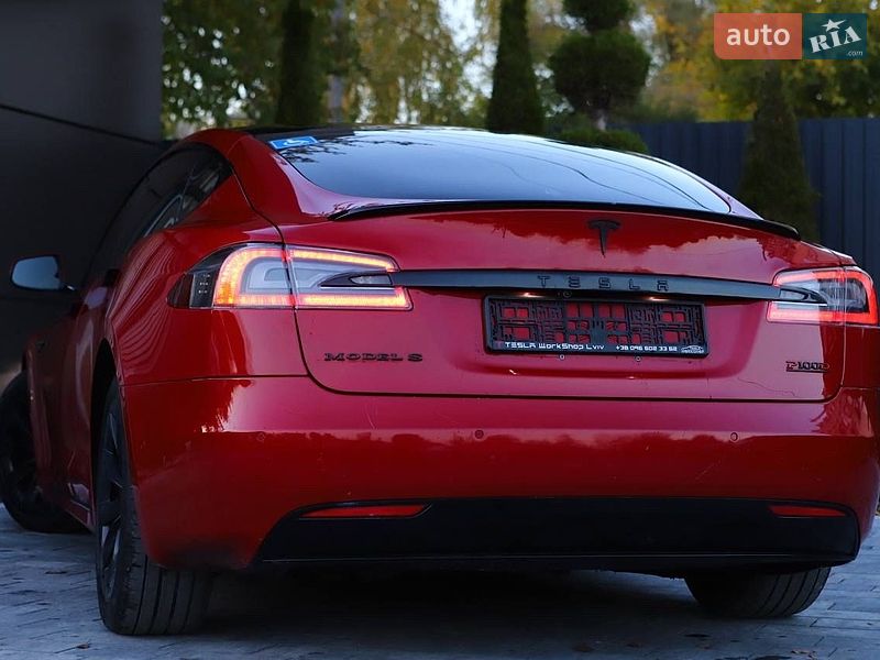 Ліфтбек Tesla Model S 2017 в Трускавці