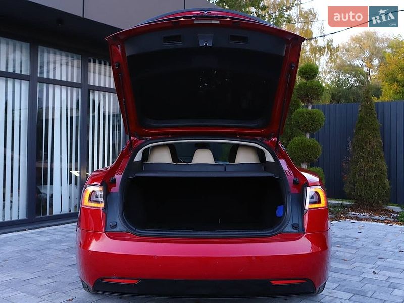 Ліфтбек Tesla Model S 2017 в Трускавці