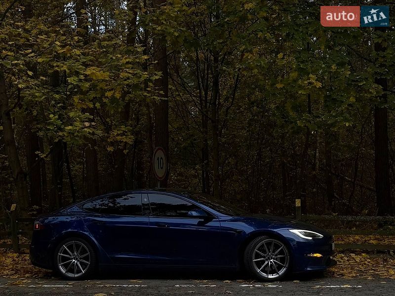 Лифтбек Tesla Model S 2022 в Киеве