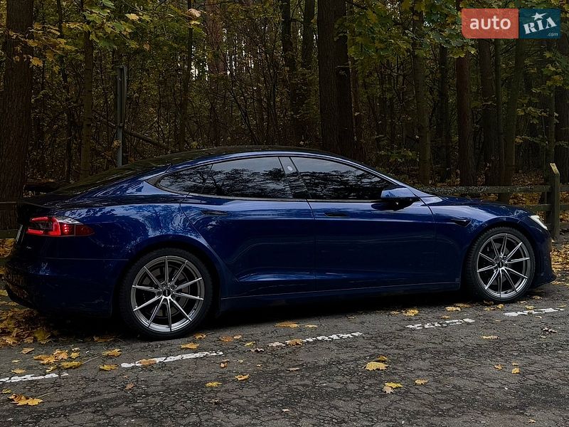 Лифтбек Tesla Model S 2022 в Киеве