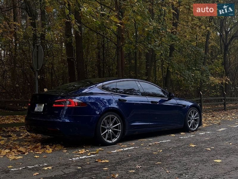 Лифтбек Tesla Model S 2022 в Киеве