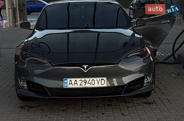 Лифтбек Tesla Model S 2016 в Киеве