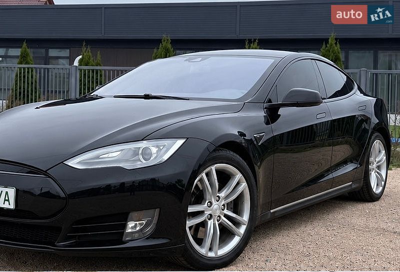 Tesla Model S 2015