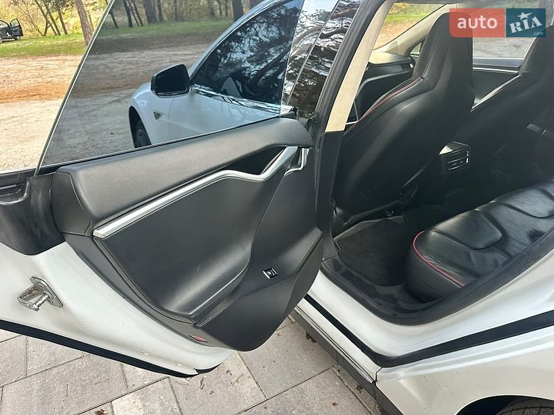 Лифтбек Tesla Model S 2012 в Ананьеве