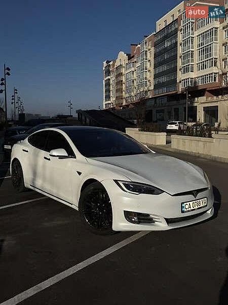 Лифтбек Tesla Model S 2016 в Львове