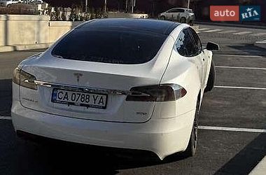 Лифтбек Tesla Model S 2016 в Львове