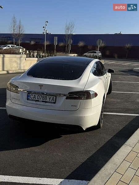 Лифтбек Tesla Model S 2016 в Львове