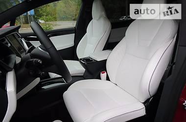 Внедорожник / Кроссовер Tesla Model X 2017 в 
