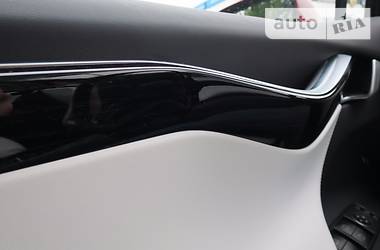 Внедорожник / Кроссовер Tesla Model X 2017 в 