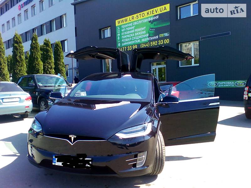 Tesla Model X 2016 года