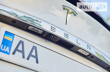 Лифтбек Tesla Model X 2016 в Киеве