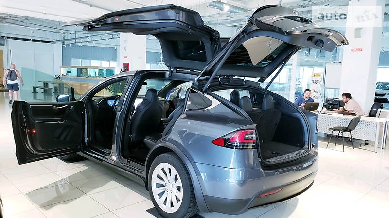 Позашляховик / Кросовер Tesla Model X 2017 в Києві