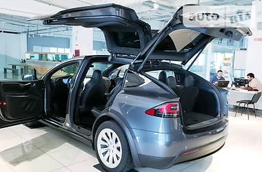 Позашляховик / Кросовер Tesla Model X 2017 в Києві