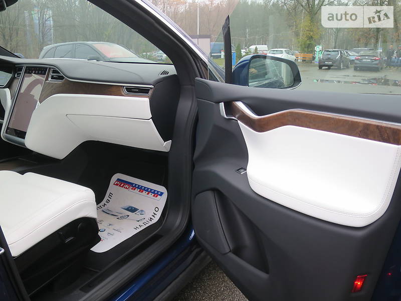Позашляховик / Кросовер Tesla Model X 2016 в Києві