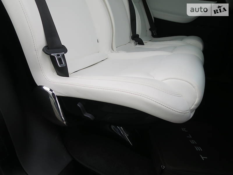 Позашляховик / Кросовер Tesla Model X 2016 в Києві