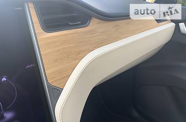 Позашляховик / Кросовер Tesla Model X 2018 в 
