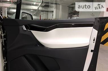 Внедорожник / Кроссовер Tesla Model X 2016 в Киеве