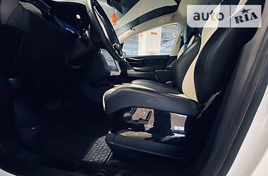 Позашляховик / Кросовер Tesla Model X 2016 в 