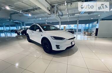 Позашляховик / Кросовер Tesla Model X 2016 в 