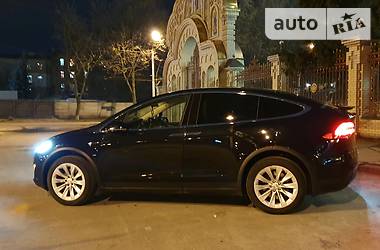 Позашляховик / Кросовер Tesla Model X 2017 в 