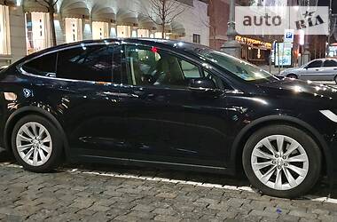Позашляховик / Кросовер Tesla Model X 2017 в 