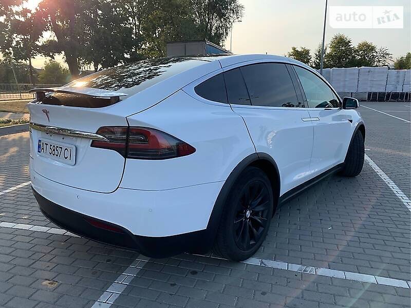 Позашляховик / Кросовер Tesla Model X 2016 в Івано-Франківську