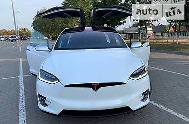 Позашляховик / Кросовер Tesla Model X 2016 в 