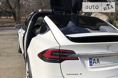 Позашляховик / Кросовер Tesla Model X 2018 в Києві