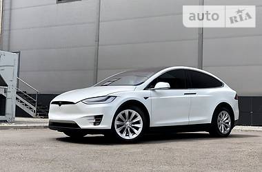 Позашляховик / Кросовер Tesla Model X 2016 в 