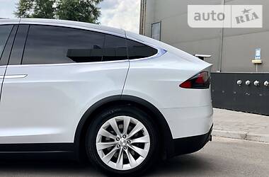 Позашляховик / Кросовер Tesla Model X 2016 в 