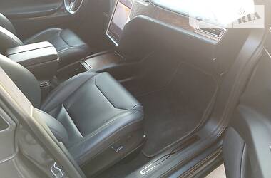 Позашляховик / Кросовер Tesla Model X 2017 в 